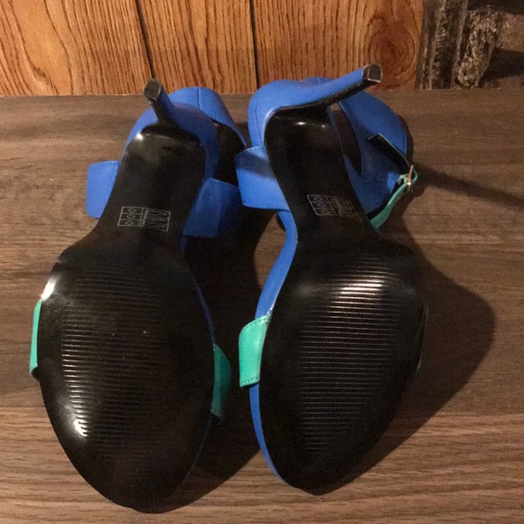 Open toe heels - Picture 2 of 3